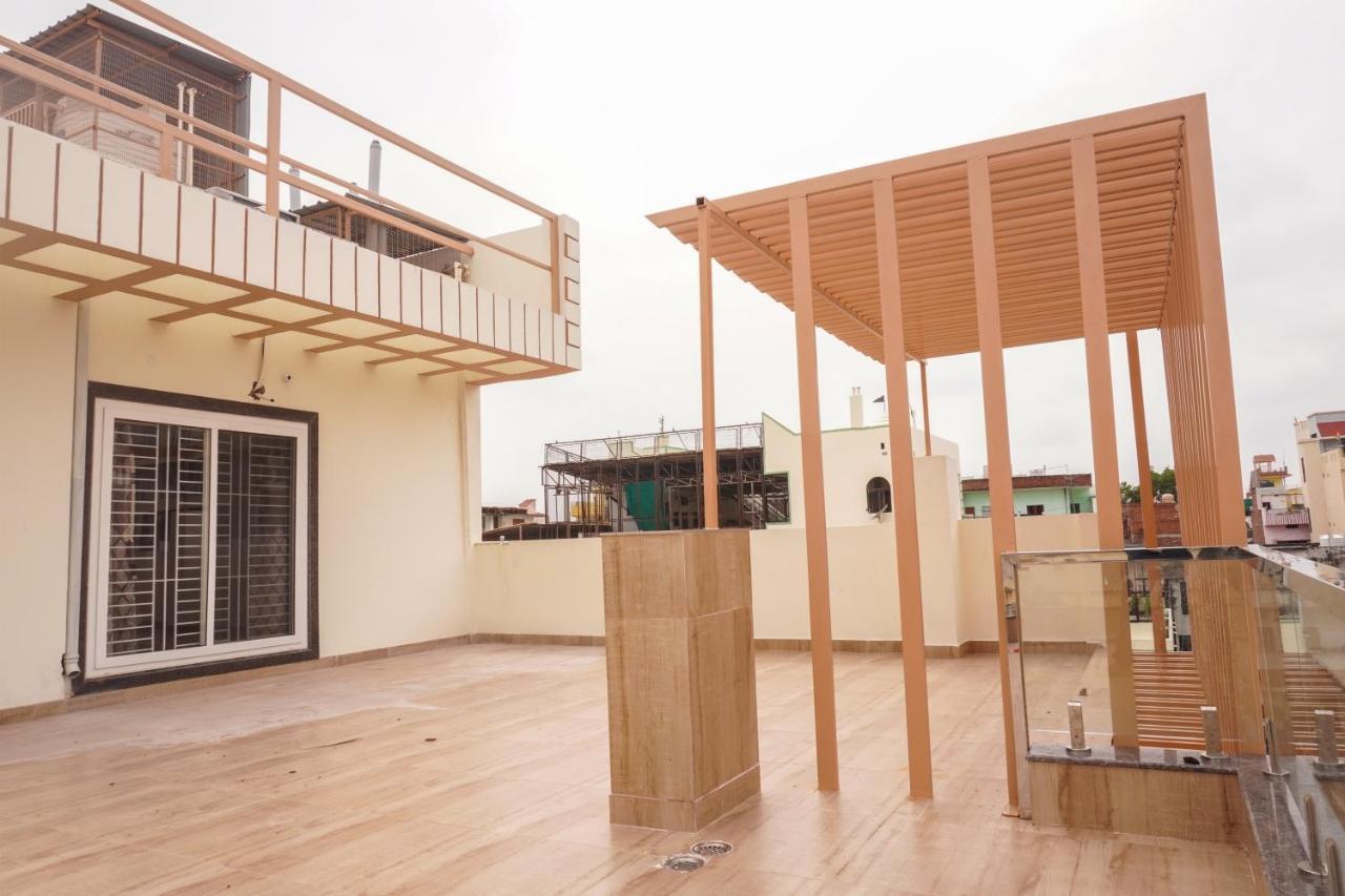 Kailasha - Lift,parking,kitchen And Modern Facilities Varanasi