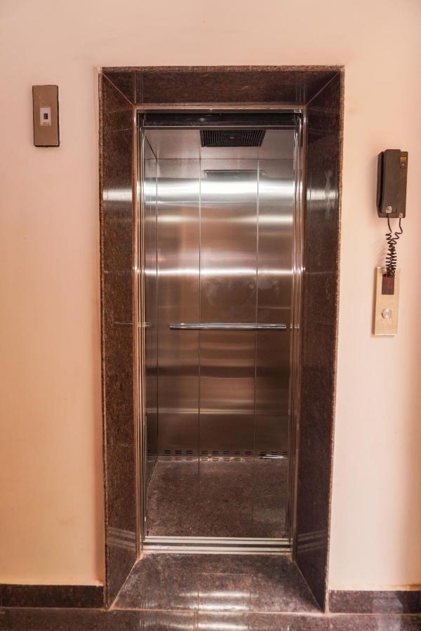Hotel Kailasha - Lift,parking,kitchen And Modern Facilities Varanasi