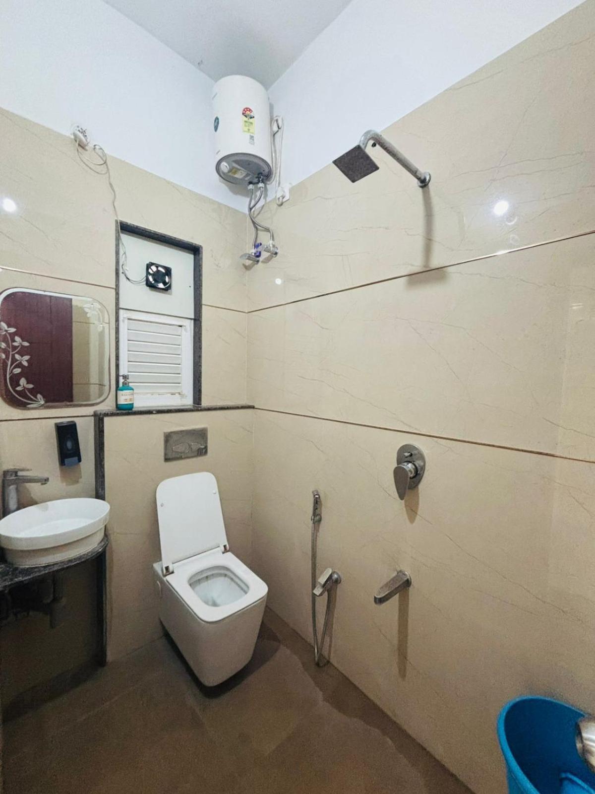 Kailasha - Lift,parking,kitchen And Modern Facilities Hotel *