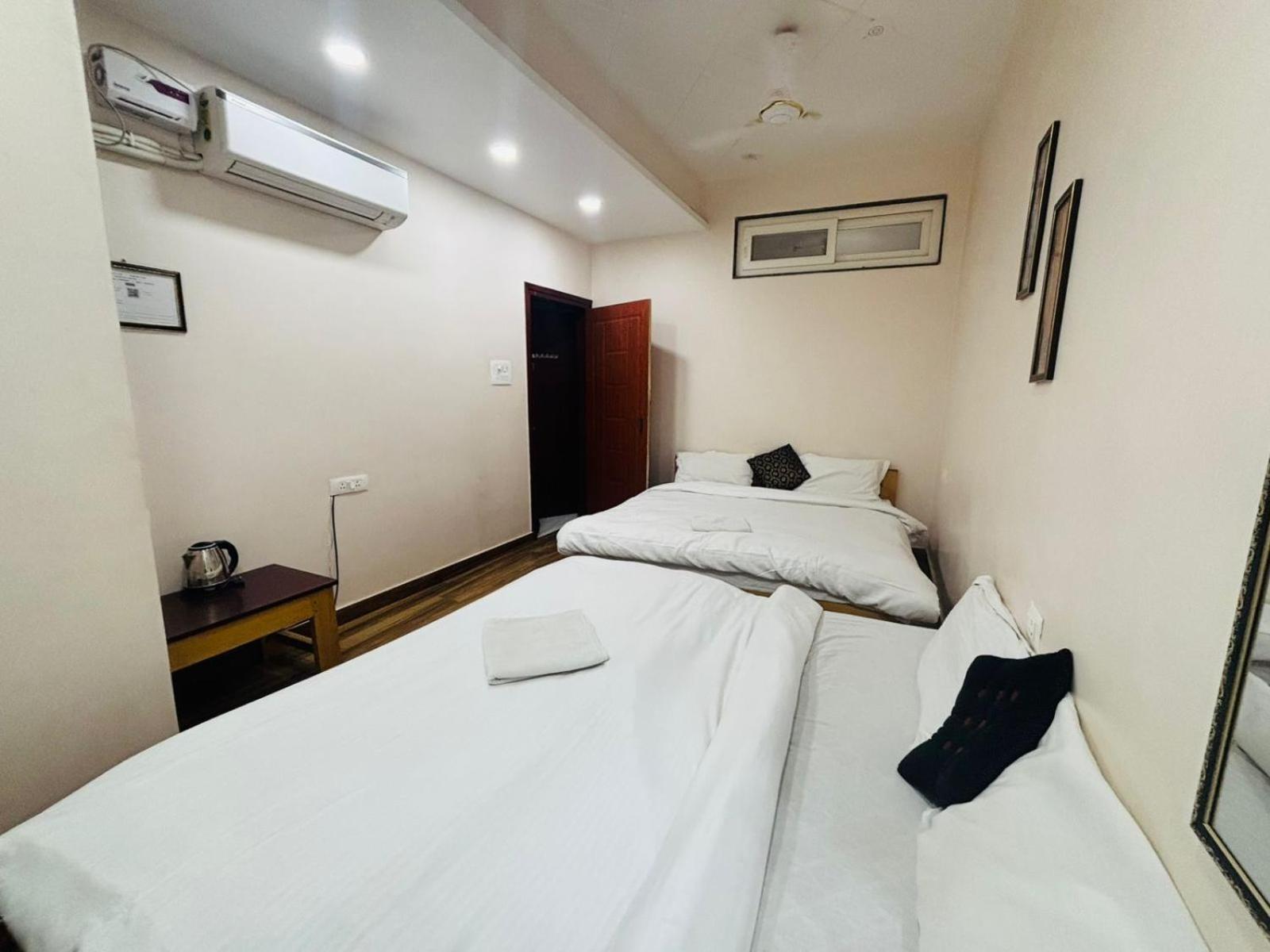 Hotel Kailasha - Lift,parking,kitchen And Modern Facilities Varanasi