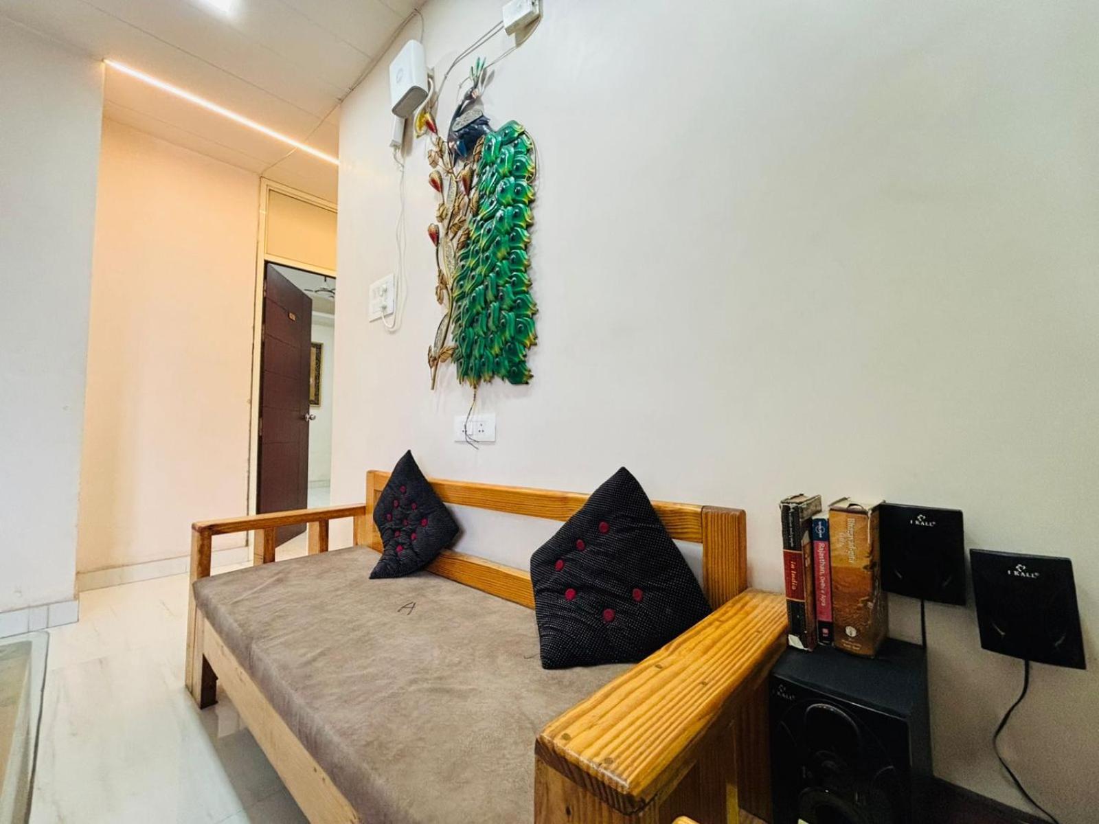 Kailasha - Lift,parking,kitchen And Modern Facilities * Varanasi